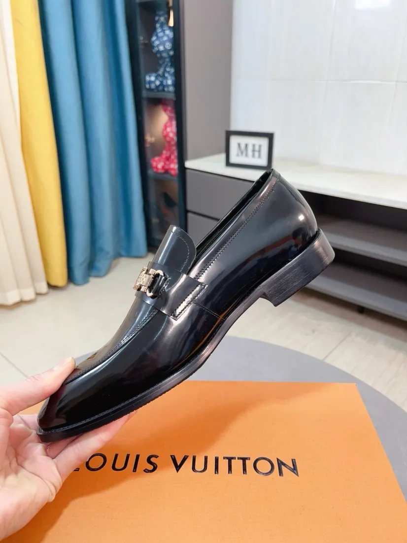 Men's men's shoes 💰500🌸🌸 [Louis Vuitton (LV)] High-end business formal leather shoes 🍀 luxurious and elegant style, both practicality and style, professional focus on details and quality, counter original 1⃣️: 1⃣️ ultra-accurate reproduction 👍🏻! Material: The upper is made of imported original calfskin➕imported Italian cowhide leather. Original anti-slip and wear-resistant outsole! Code number: 38--44 (45 customized)